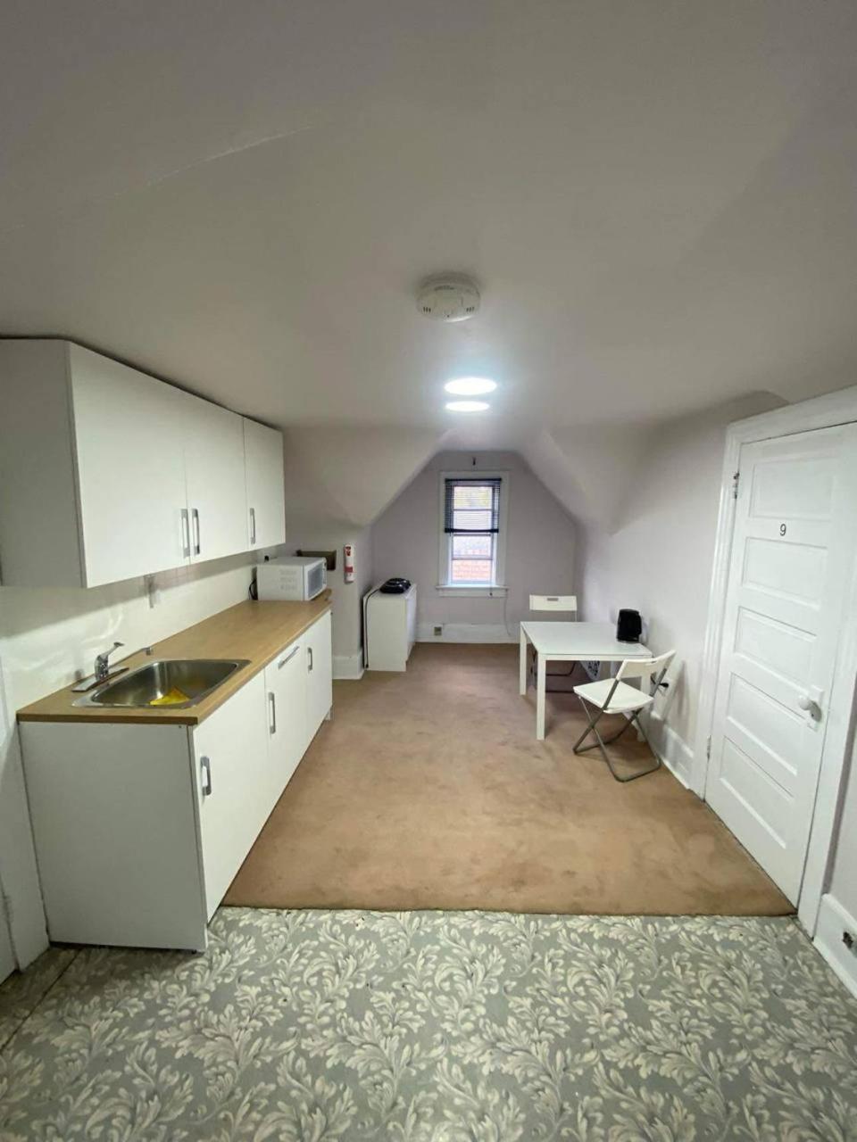 Rooms Available Downtown Winnipeg Exteriör bild